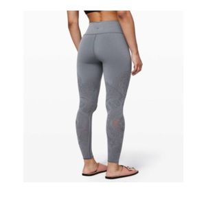 lululemon athletica Reveal Tight Zen Expression size 6 in Solar Grey